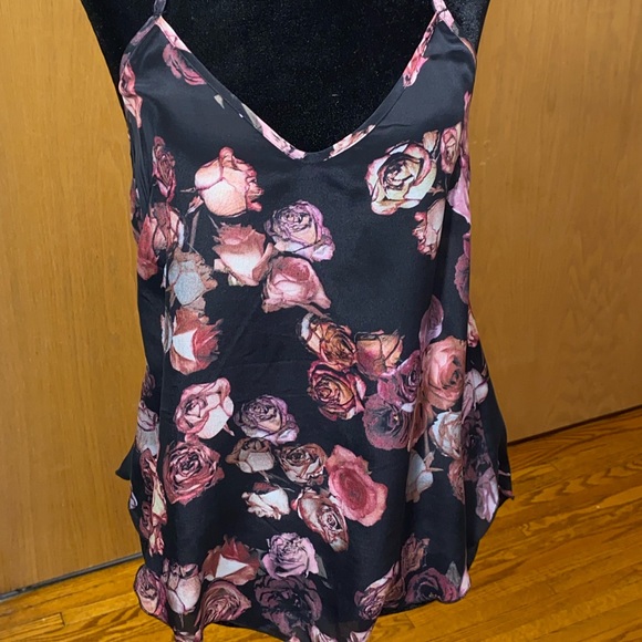 Guess black and flower detail blouse. - Picture 3 of 5